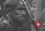 Standbild Amerikanische Gefangene in der Schlacht der Ausbuchtung genommen Deutschland, 1944, aus Sekunde 58 historischem Filmmaterial Videoclip 65675078947
