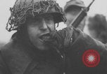 Standbild Amerikanische Gefangene in der Schlacht der Ausbuchtung genommen Deutschland, 1944, aus Sekunde 61 historischem Filmmaterial Videoclip 65675078947