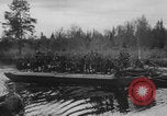 Standbild Deutsche Infanterie und liefert durch Binnenschiffe Deutschland, 1942, aus Sekunde 5 historischem Filmmaterial Videoclip 65675078948
