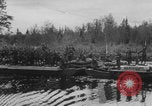 Standbild Deutsche Infanterie und liefert durch Binnenschiffe Deutschland, 1942, aus Sekunde 7 historischem Filmmaterial Videoclip 65675078948