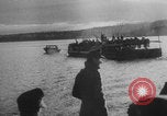 Standbild Deutsche Infanterie und liefert durch Binnenschiffe Deutschland, 1942, aus Sekunde 10 historischem Filmmaterial Videoclip 65675078948