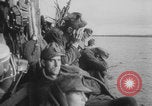 Standbild Deutsche Infanterie und liefert durch Binnenschiffe Deutschland, 1942, aus Sekunde 11 historischem Filmmaterial Videoclip 65675078948