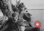 Standbild Deutsche Infanterie und liefert durch Binnenschiffe Deutschland, 1942, aus Sekunde 13 historischem Filmmaterial Videoclip 65675078948