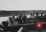 Standbild Deutsche Infanterie und liefert durch Binnenschiffe Deutschland, 1942, aus Sekunde 24 historischem Filmmaterial Videoclip 65675078948