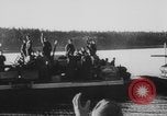 Standbild Deutsche Infanterie und liefert durch Binnenschiffe Deutschland, 1942, aus Sekunde 26 historischem Filmmaterial Videoclip 65675078948