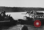 Standbild Deutsche Infanterie und liefert durch Binnenschiffe Deutschland, 1942, aus Sekunde 27 historischem Filmmaterial Videoclip 65675078948