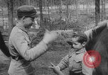 Standbild Deutsche Infanterie und liefert durch Binnenschiffe Deutschland, 1942, aus Sekunde 41 historischem Filmmaterial Videoclip 65675078948