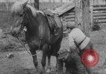 Standbild Deutsche Infanterie und liefert durch Binnenschiffe Deutschland, 1942, aus Sekunde 49 historischem Filmmaterial Videoclip 65675078948