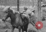 Standbild Deutsche Infanterie und liefert durch Binnenschiffe Deutschland, 1942, aus Sekunde 51 historischem Filmmaterial Videoclip 65675078948