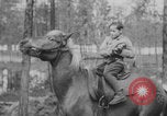 Standbild Deutsche Infanterie und liefert durch Binnenschiffe Deutschland, 1942, aus Sekunde 53 historischem Filmmaterial Videoclip 65675078948