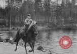 Standbild Deutsche Infanterie und liefert durch Binnenschiffe Deutschland, 1942, aus Sekunde 58 historischem Filmmaterial Videoclip 65675078948
