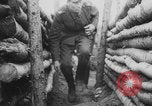 Standbild Deutsche Artilleristen Deutschland, 1942, aus Sekunde 3 historischem Filmmaterial Videoclip 65675078949