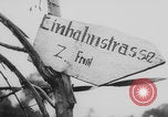 Standbild Deutsche Infanterie gehen nach Südfrankreich nach D-Day Invasion in der Normandie Frankreich, 1944, aus Sekunde 27 historischem Filmmaterial Videoclip 65675078950