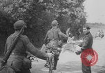 Standbild Deutsche Infanterie gehen nach Südfrankreich nach D-Day Invasion in der Normandie Frankreich, 1944, aus Sekunde 28 historischem Filmmaterial Videoclip 65675078950