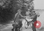 Standbild Deutsche Infanterie gehen nach Südfrankreich nach D-Day Invasion in der Normandie Frankreich, 1944, aus Sekunde 29 historischem Filmmaterial Videoclip 65675078950