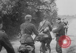 Standbild Deutsche Infanterie gehen nach Südfrankreich nach D-Day Invasion in der Normandie Frankreich, 1944, aus Sekunde 32 historischem Filmmaterial Videoclip 65675078950