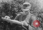 Standbild Deutsche Infanterie gehen nach Südfrankreich nach D-Day Invasion in der Normandie Frankreich, 1944, aus Sekunde 34 historischem Filmmaterial Videoclip 65675078950