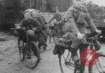 Standbild Deutsche Infanterie gehen nach Südfrankreich nach D-Day Invasion in der Normandie Frankreich, 1944, aus Sekunde 37 historischem Filmmaterial Videoclip 65675078950