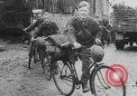Standbild Deutsche Infanterie gehen nach Südfrankreich nach D-Day Invasion in der Normandie Frankreich, 1944, aus Sekunde 38 historischem Filmmaterial Videoclip 65675078950