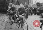 Standbild Deutsche Infanterie gehen nach Südfrankreich nach D-Day Invasion in der Normandie Frankreich, 1944, aus Sekunde 39 historischem Filmmaterial Videoclip 65675078950