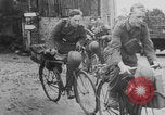 Standbild Deutsche Infanterie gehen nach Südfrankreich nach D-Day Invasion in der Normandie Frankreich, 1944, aus Sekunde 40 historischem Filmmaterial Videoclip 65675078950