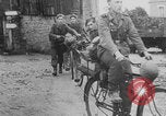 Standbild Deutsche Infanterie gehen nach Südfrankreich nach D-Day Invasion in der Normandie Frankreich, 1944, aus Sekunde 41 historischem Filmmaterial Videoclip 65675078950