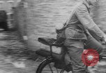 Standbild Deutsche Infanterie gehen nach Südfrankreich nach D-Day Invasion in der Normandie Frankreich, 1944, aus Sekunde 42 historischem Filmmaterial Videoclip 65675078950