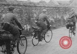 Standbild Deutsche Infanterie gehen nach Südfrankreich nach D-Day Invasion in der Normandie Frankreich, 1944, aus Sekunde 44 historischem Filmmaterial Videoclip 65675078950