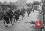 Standbild Deutsche Infanterie gehen nach Südfrankreich nach D-Day Invasion in der Normandie Frankreich, 1944, aus Sekunde 45 historischem Filmmaterial Videoclip 65675078950