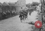 Standbild Deutsche Infanterie gehen nach Südfrankreich nach D-Day Invasion in der Normandie Frankreich, 1944, aus Sekunde 46 historischem Filmmaterial Videoclip 65675078950