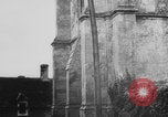 Standbild Deutscher Soldat spielte Orgel in der Kirche Frankreich, 1944, aus Sekunde 7 historischem Filmmaterial Videoclip 65675078951