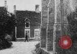 Standbild Deutscher Soldat spielte Orgel in der Kirche Frankreich, 1944, aus Sekunde 9 historischem Filmmaterial Videoclip 65675078951