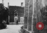 Standbild Deutscher Soldat spielte Orgel in der Kirche Frankreich, 1944, aus Sekunde 10 historischem Filmmaterial Videoclip 65675078951