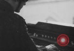 Standbild Deutscher Soldat spielte Orgel in der Kirche Frankreich, 1944, aus Sekunde 25 historischem Filmmaterial Videoclip 65675078951