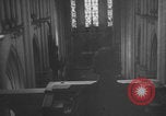 Standbild Deutscher Soldat spielte Orgel in der Kirche Frankreich, 1944, aus Sekunde 31 historischem Filmmaterial Videoclip 65675078951