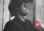 Standbild Deutscher Soldat spielte Orgel in der Kirche Frankreich, 1944, aus Sekunde 33 historischem Filmmaterial Videoclip 65675078951