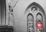 Standbild Deutscher Soldat spielte Orgel in der Kirche Frankreich, 1944, aus Sekunde 43 historischem Filmmaterial Videoclip 65675078951