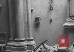 Standbild Deutscher Soldat spielte Orgel in der Kirche Frankreich, 1944, aus Sekunde 48 historischem Filmmaterial Videoclip 65675078951