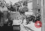 Standbild Deutsche SS (Schutzstaffel) mit dem Tod (Totenkopf) Insignia Frankreich, 1944, aus Sekunde 3 historischem Filmmaterial Videoclip 65675078952