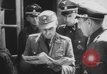 Standbild Deutsche SS (Schutzstaffel) mit dem Tod (Totenkopf) Insignia Frankreich, 1944, aus Sekunde 6 historischem Filmmaterial Videoclip 65675078952