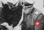 Standbild Deutsche SS (Schutzstaffel) mit dem Tod (Totenkopf) Insignia Frankreich, 1944, aus Sekunde 11 historischem Filmmaterial Videoclip 65675078952