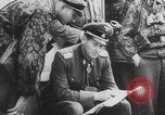 Standbild Deutsche SS (Schutzstaffel) mit dem Tod (Totenkopf) Insignia Frankreich, 1944, aus Sekunde 12 historischem Filmmaterial Videoclip 65675078952