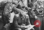 Standbild Deutsche SS (Schutzstaffel) mit dem Tod (Totenkopf) Insignia Frankreich, 1944, aus Sekunde 14 historischem Filmmaterial Videoclip 65675078952