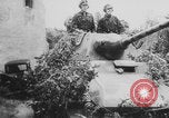 Standbild Deutsche SS (Schutzstaffel) mit dem Tod (Totenkopf) Insignia Frankreich, 1944, aus Sekunde 16 historischem Filmmaterial Videoclip 65675078952