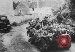 Standbild Deutsche SS (Schutzstaffel) mit dem Tod (Totenkopf) Insignia Frankreich, 1944, aus Sekunde 21 historischem Filmmaterial Videoclip 65675078952