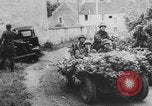 Standbild Deutsche SS (Schutzstaffel) mit dem Tod (Totenkopf) Insignia Frankreich, 1944, aus Sekunde 23 historischem Filmmaterial Videoclip 65675078952