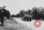 Standbild Deutsche SS (Schutzstaffel) mit dem Tod (Totenkopf) Insignia Frankreich, 1944, aus Sekunde 25 historischem Filmmaterial Videoclip 65675078952