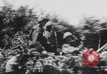 Standbild Deutsche SS (Schutzstaffel) mit dem Tod (Totenkopf) Insignia Frankreich, 1944, aus Sekunde 28 historischem Filmmaterial Videoclip 65675078952