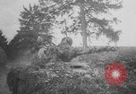 Standbild Deutsche SS (Schutzstaffel) mit dem Tod (Totenkopf) Insignia Frankreich, 1944, aus Sekunde 29 historischem Filmmaterial Videoclip 65675078952