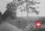Standbild Deutsche SS (Schutzstaffel) mit dem Tod (Totenkopf) Insignia Frankreich, 1944, aus Sekunde 32 historischem Filmmaterial Videoclip 65675078952